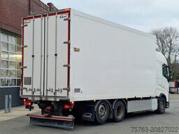 Volvo FH 13.540 Globetrotter 6x2 - Closed box with si...