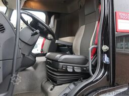 Renault D240 Bak met deuren + Klep 2.000 kg. Automaat. ...