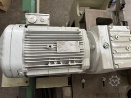 SEW-EURODRIVE R77 DRN112M4/TH