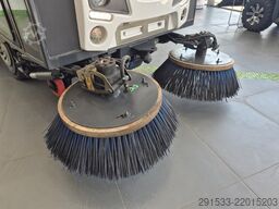 Johnston C200/201 - Compact Sweeper