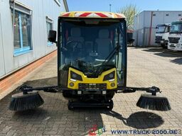 Johnston Bucher Johnston Sweeper CX202 mit EURO 6 Klima