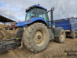 New Holland T 8040