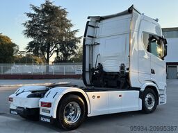SCANIA 590S V8