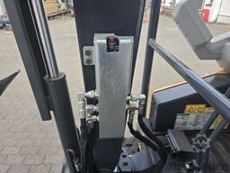 Hyundai HX17AZ