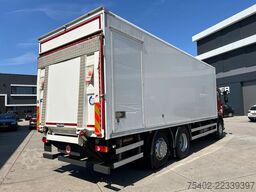 Renault D Wide 28.320 / 6x2 / Closed box / Dhollandia
