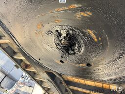 Istrail Machinery Semi-trailer w/ Hydraulic bridges.