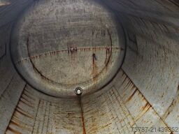 SCHMITZ CARGOBULL Tankchassis mit Tankcontainer, 375.678 Km