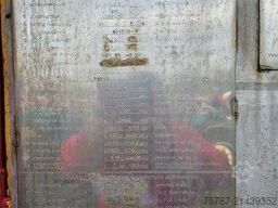 SCHMITZ CARGOBULL Tankchassis mit Tankcontainer, 375.678 Km