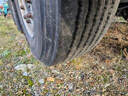 SCHMITZ CARGOBULL Tankchassis mit Tankcontainer, 375.678 Km