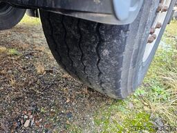 SCHMITZ CARGOBULL Tankchassis mit Tankcontainer, 375.678 Km