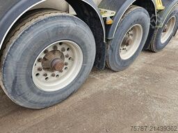 VAN HOOL Tankchassis + Tankcontainer