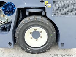 Combilift CB4000 GAS TRIPLEX 6540 FREE LIFT