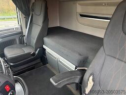 DAF XF 480 6 x 2 Spacecab