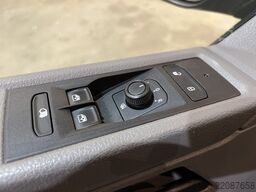 VW Transporter 2.0 TDI L1H1 150 PK Automaat / Airc...