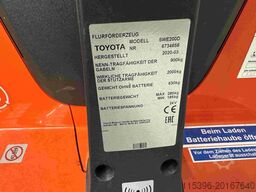 Toyota SWE 200 D - mit INITIALHUB ! - nur 149 Stunden !!