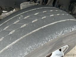 Volvo FM 330 Globetrotter / 742 dkm / VEB+ / Spoilers...
