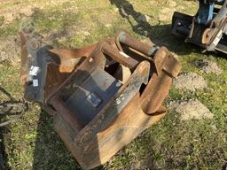 HITACHI ZX65 USB BJ. 2021, 2000 BH, 3 SCHAUFELN, HAMMER