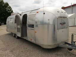 Airstream Land Yacht Sovereign Catering + Foodtrailer