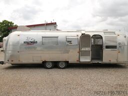Airstream Land Yacht Sovereign Catering + Foodtrailer