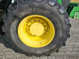 John Deere 7830