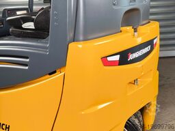 Jungheinrich EFG 218 - Service Neu - Batterie 95% - Triplex 1.8t