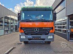 Mercedes-Benz Actros 3241 8X4 Containersysteem/ 20T HMF crane...