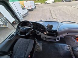Mercedes-Benz Actros 3241 8X4 Containersysteem/ 20T HMF crane...