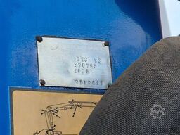 Mercedes-Benz Actros 3241 8X4 Containersysteem/ 20T HMF crane...