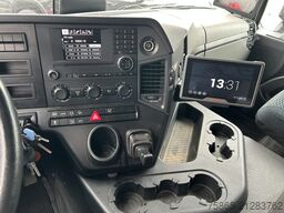 Mercedes-Benz Antos 2124 / 18 Ton / 150 dkm / Box / Loadlift ...