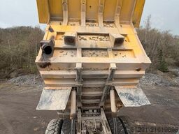Komatsu HD405-7