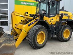 Komatsu WA200-8E0