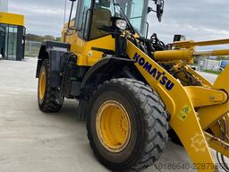 Komatsu WA200-8E0