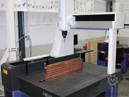 Mitutoyo Crysta Apex S-9106 CMM