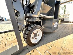 Combilift CB3000 / FREE LIFT / NEW TIRES /LIKE NEW