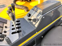 Combilift CB3000 / FREE LIFT / NEW TIRES /LIKE NEW