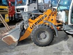 LIEBHERR 504C / SW / Gabel + Schaufel / Wenig Stunden