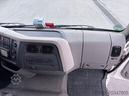 DAF LF 320 Sleeper Cab Koffer mit LBW Automatik AHK