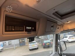 Volvo FE 4X2V 280 PK MEDIUM / LAADBAK + LAAKLEP / AIR...