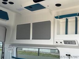 VOLKSWAGEN VW T6.1, 2.0 TDI, mit Rampe, Trage und Sessel