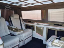 VOLKSWAGEN T6.1 lang VIP Shuttle Trennwand TV