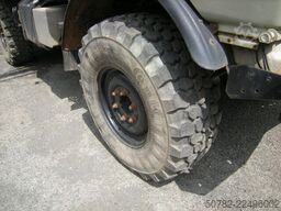 Mercedes-Benz Unimog U 1250 / U427/11 mit Kran