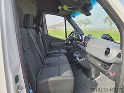 MERCEDES-BENZ ESPRINTER 320