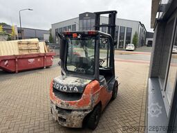 TOYOTA 02-8FDF25 duplo450 sideshift 2012 7400uur DIESEL