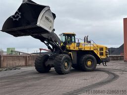 Komatsu WA600-8E0