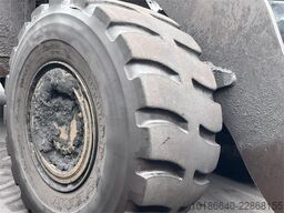 Komatsu WA600-8E0