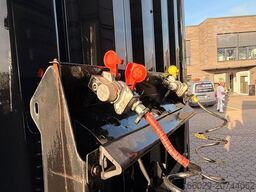 KRONE SZ - Mega Koffer mit Rampenhalterung