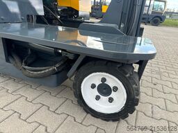 Combilift C2500 / Compact / Wide positioner