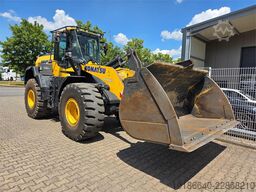 Komatsu WA320-8E0