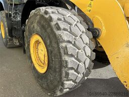 Komatsu WA500-8E0