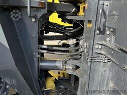 Komatsu WA500-8E0